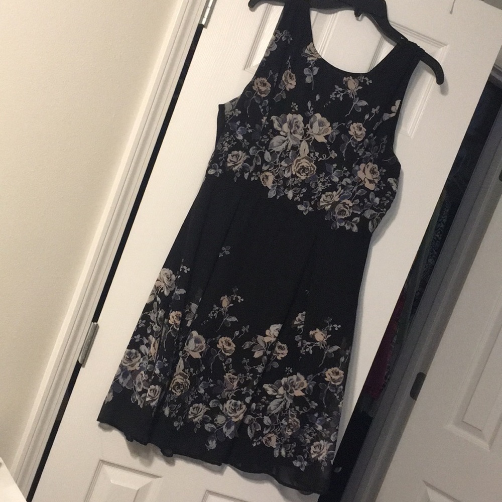 Gorgeous black dress!